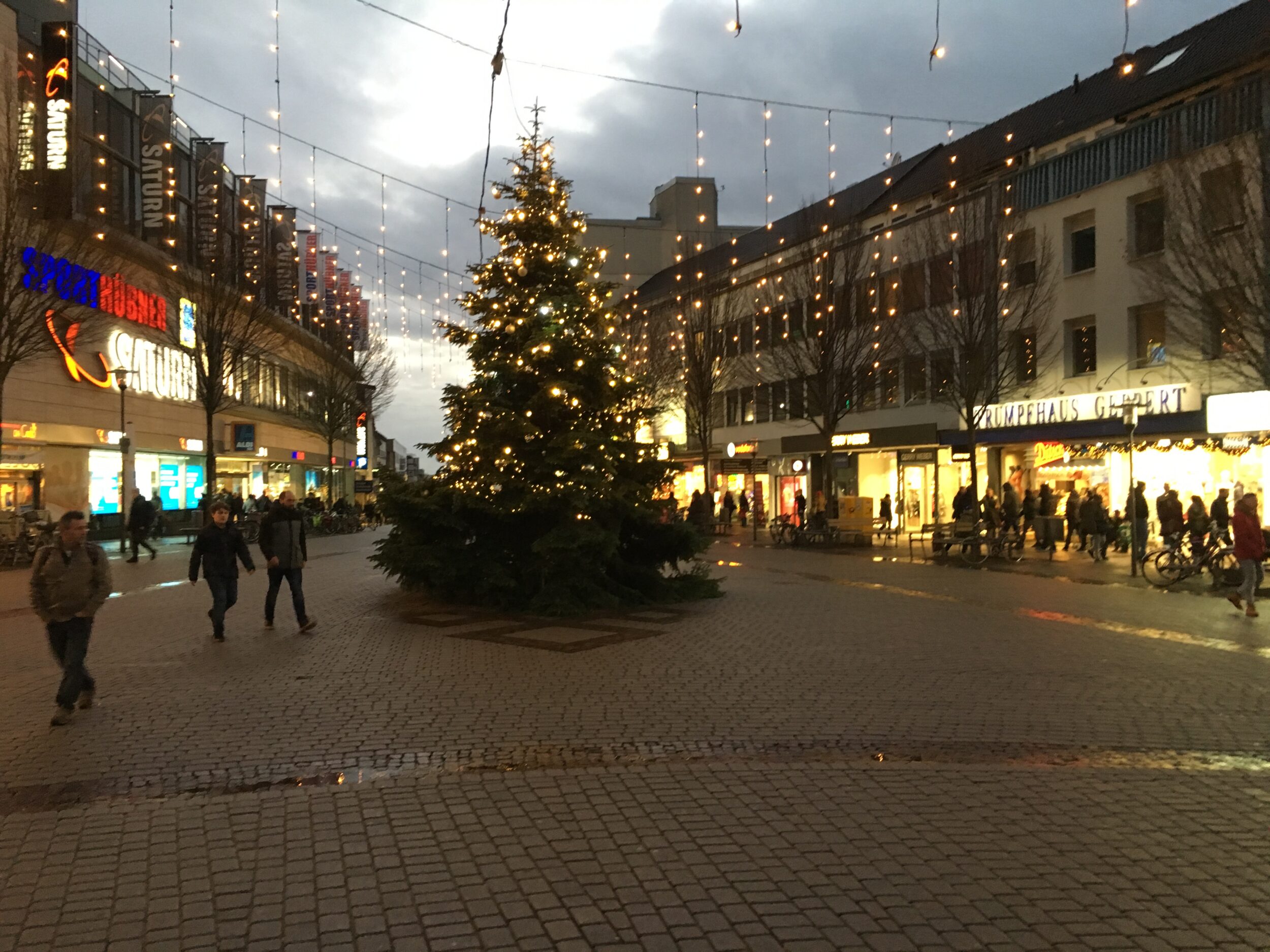 NIcht nur der Weihnachtsmarkt, sondern die komplette Innenstadt ist geschmückt